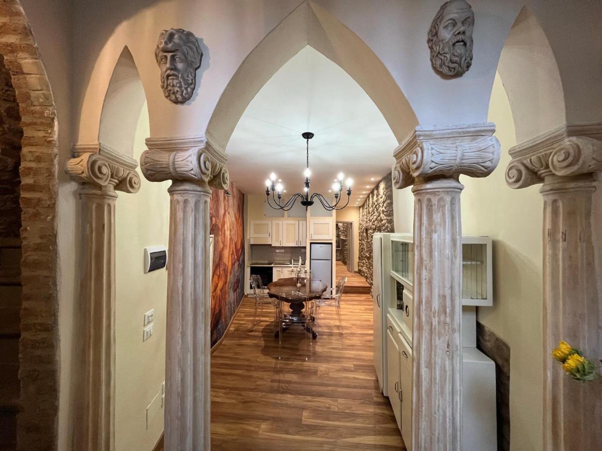 Cortona Suite - The House With Well And The Frescos Palace エクステリア 写真